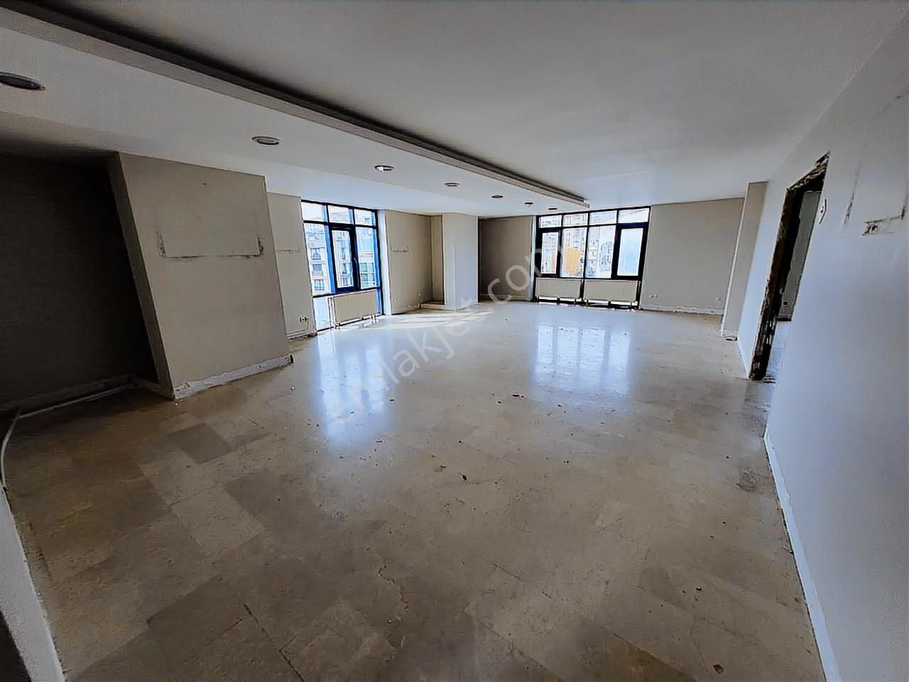 Ümraniye Merkezde İşlek Lokasyonda Kiralık Dükkan - Görsel 3