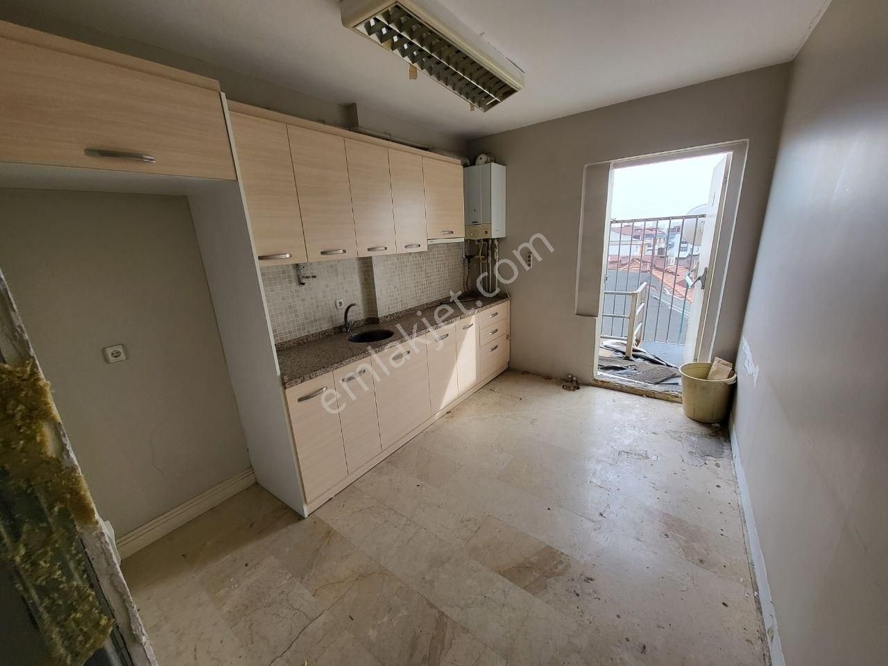 Ümraniye Merkezde İşlek Lokasyonda Kiralık Dükkan - Görsel 16