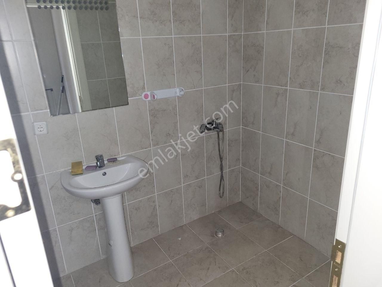 Ümraniye Merkezde İşlek Lokasyonda Kiralık Dükkan - Görsel 9