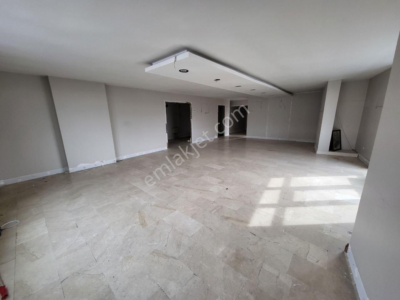 Ümraniye Merkezde İşlek Lokasyonda Kiralık Dükkan - Görsel 4