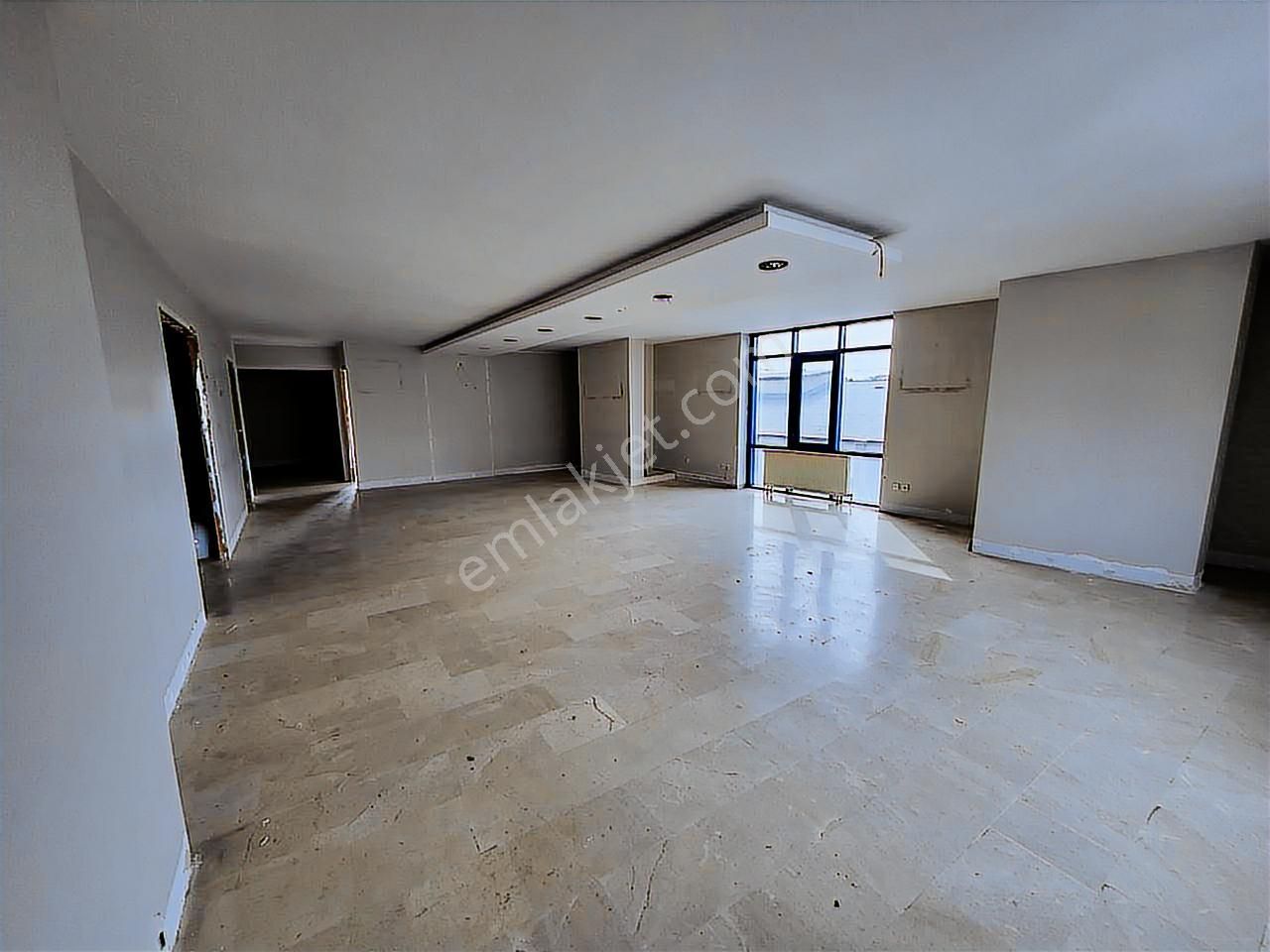 Ümraniye Merkezde İşlek Lokasyonda Kiralık Dükkan - Görsel 5