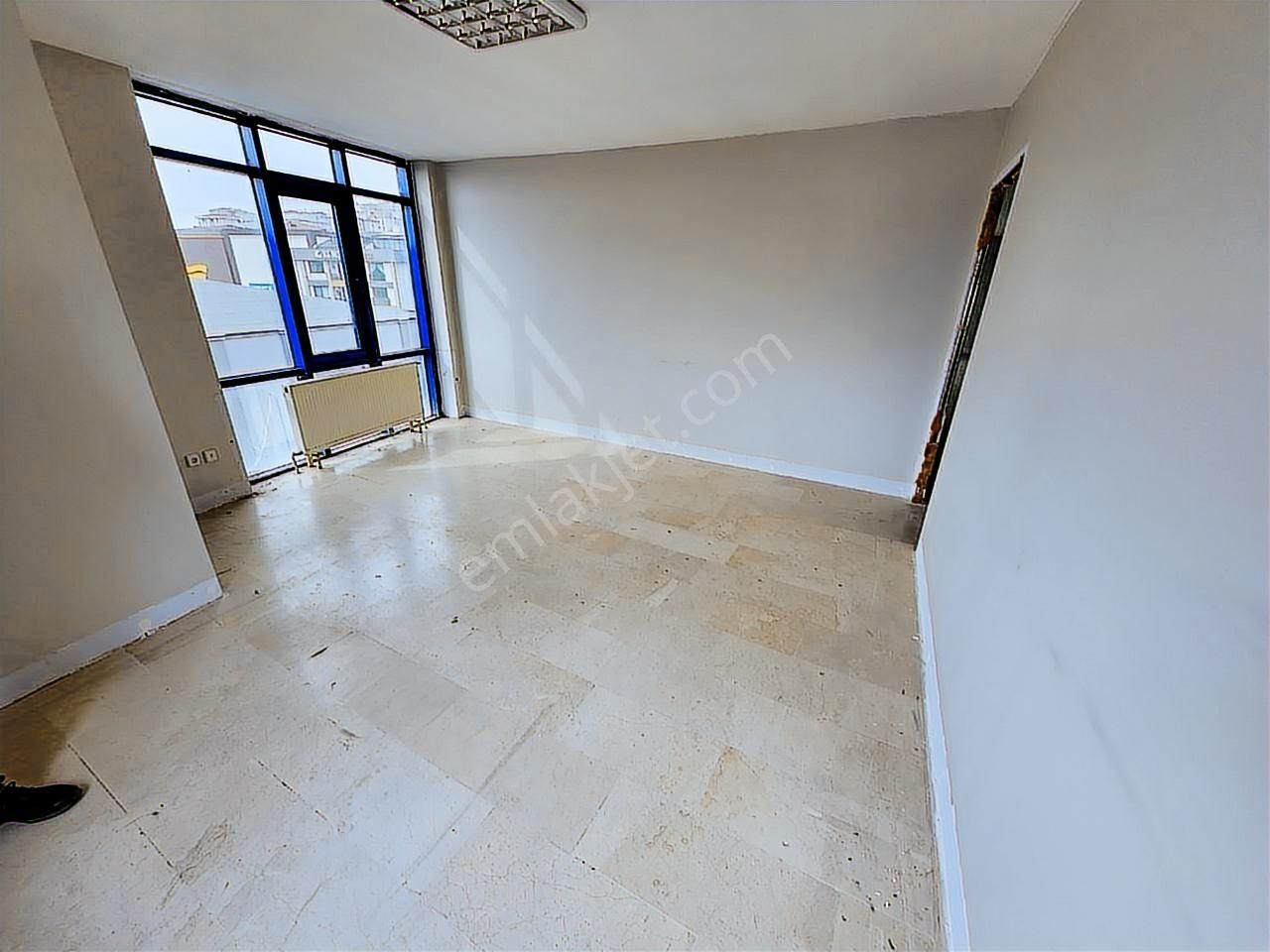 Ümraniye Merkezde İşlek Lokasyonda Kiralık Dükkan - Görsel 13