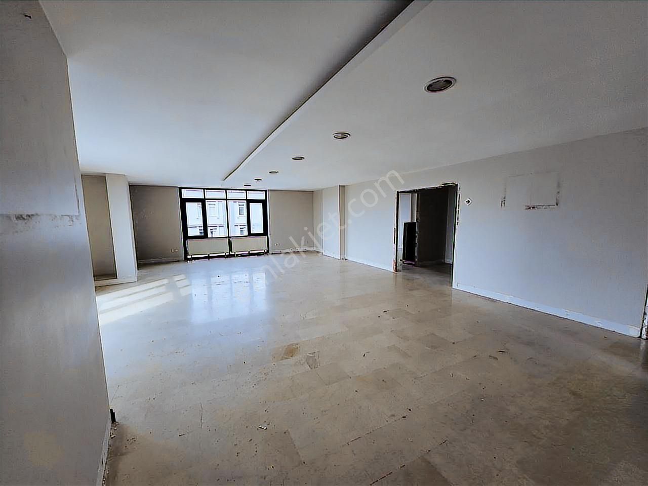 Ümraniye Merkezde İşlek Lokasyonda Kiralık Dükkan - Görsel 22