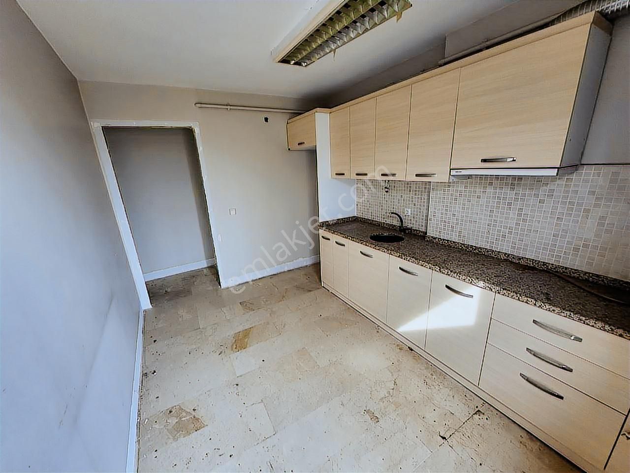 Ümraniye Merkezde İşlek Lokasyonda Kiralık Dükkan - Görsel 17