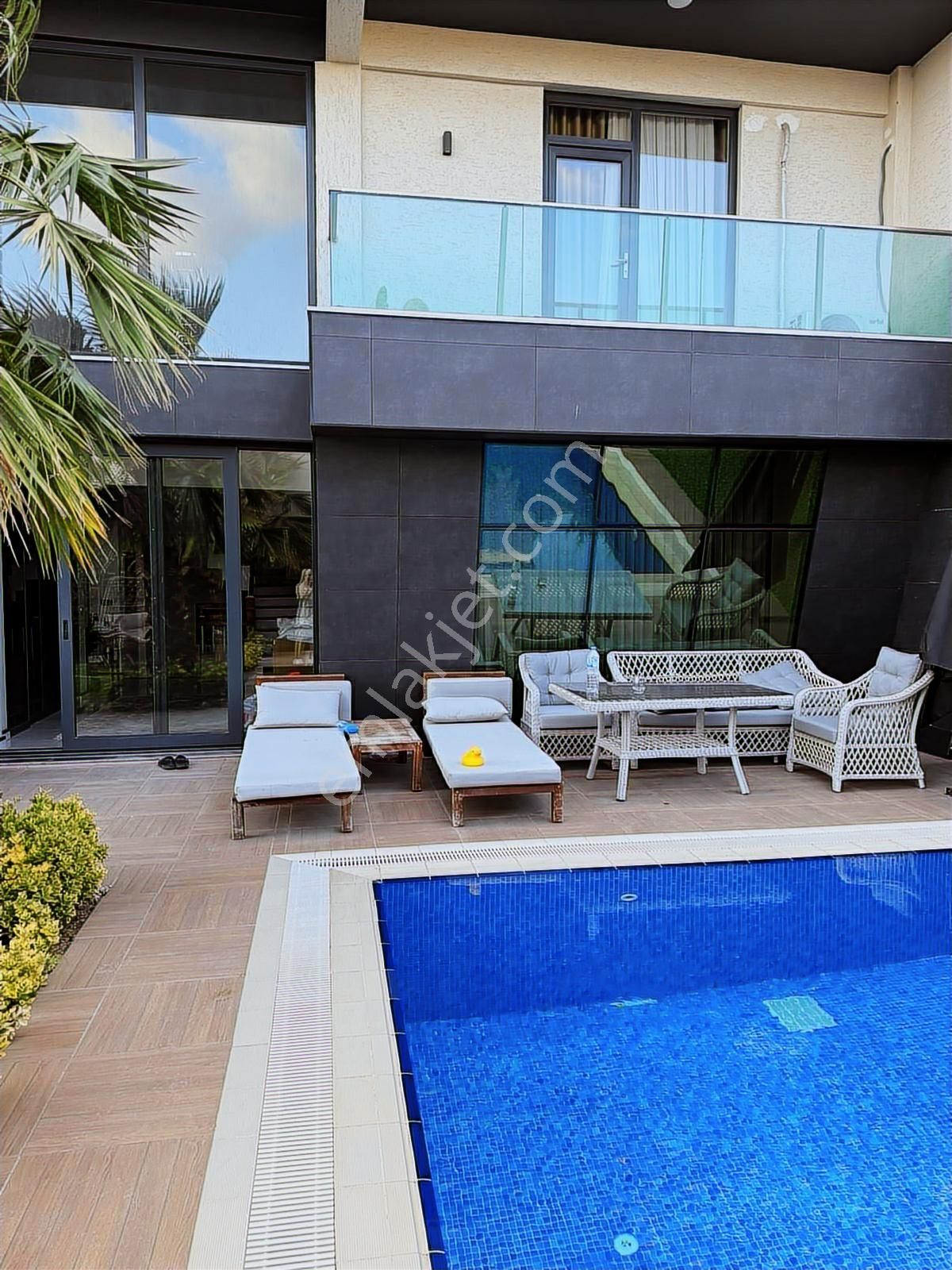 Beylikdüzü Gürpınar Lüx Eşyalı Satılık Bahçe Havuzlu Lüx Villa - Görsel 23