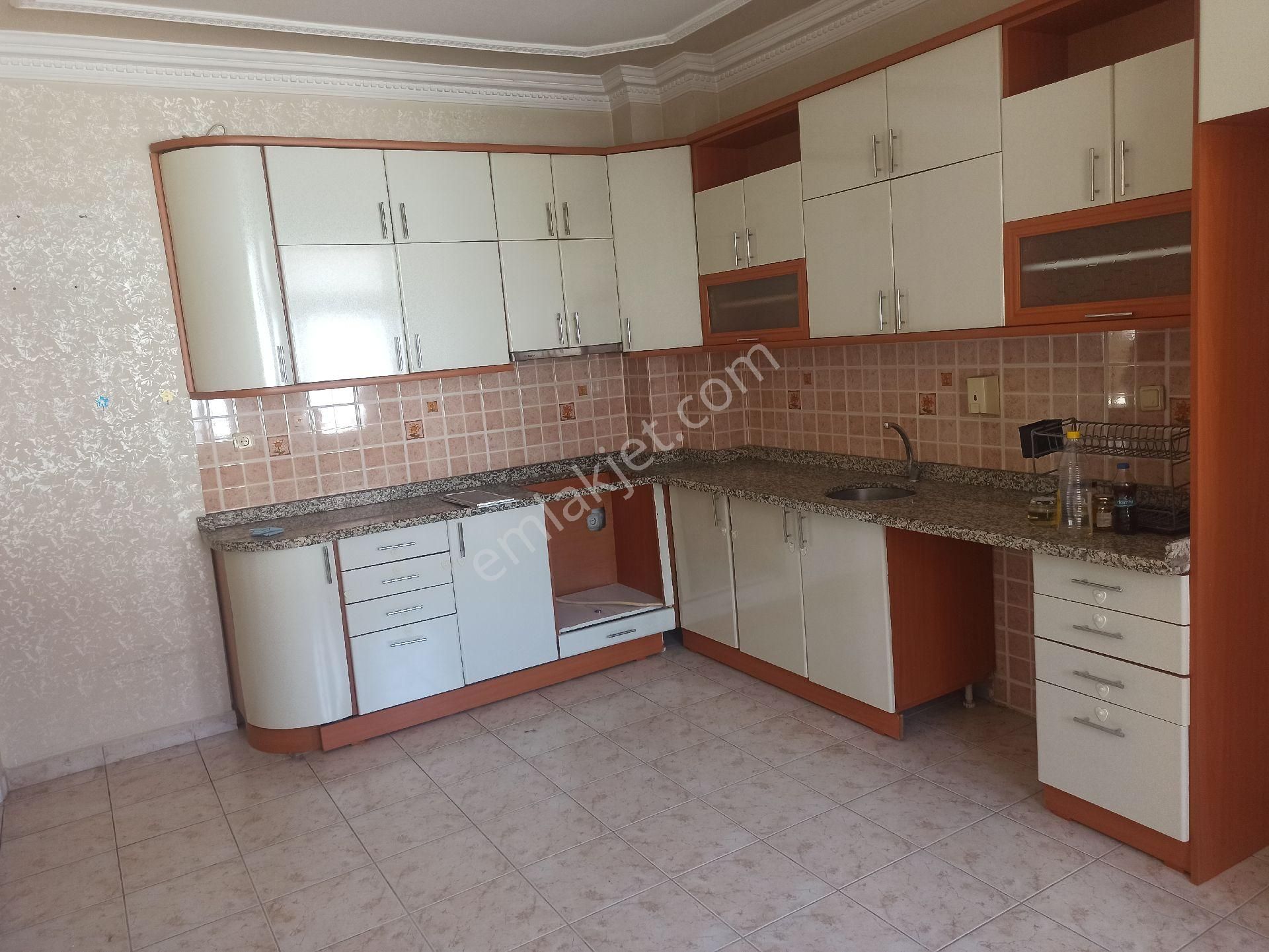 İdamax'tan Barbaros Caddesi'ne Çok Yakın 3+1 Ara Kat Kiralık Daire