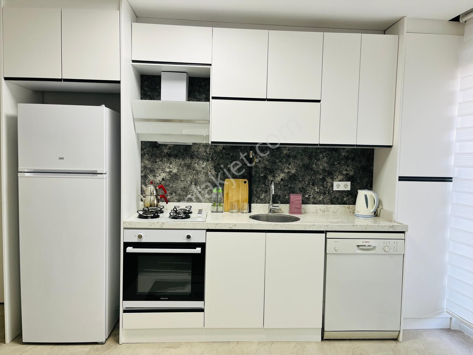 Denizli Selçukbey De Eşyalı Kendine Ait Bahçeli Önü Açık Yatırıma Uygun Suit Daire - Görsel 3