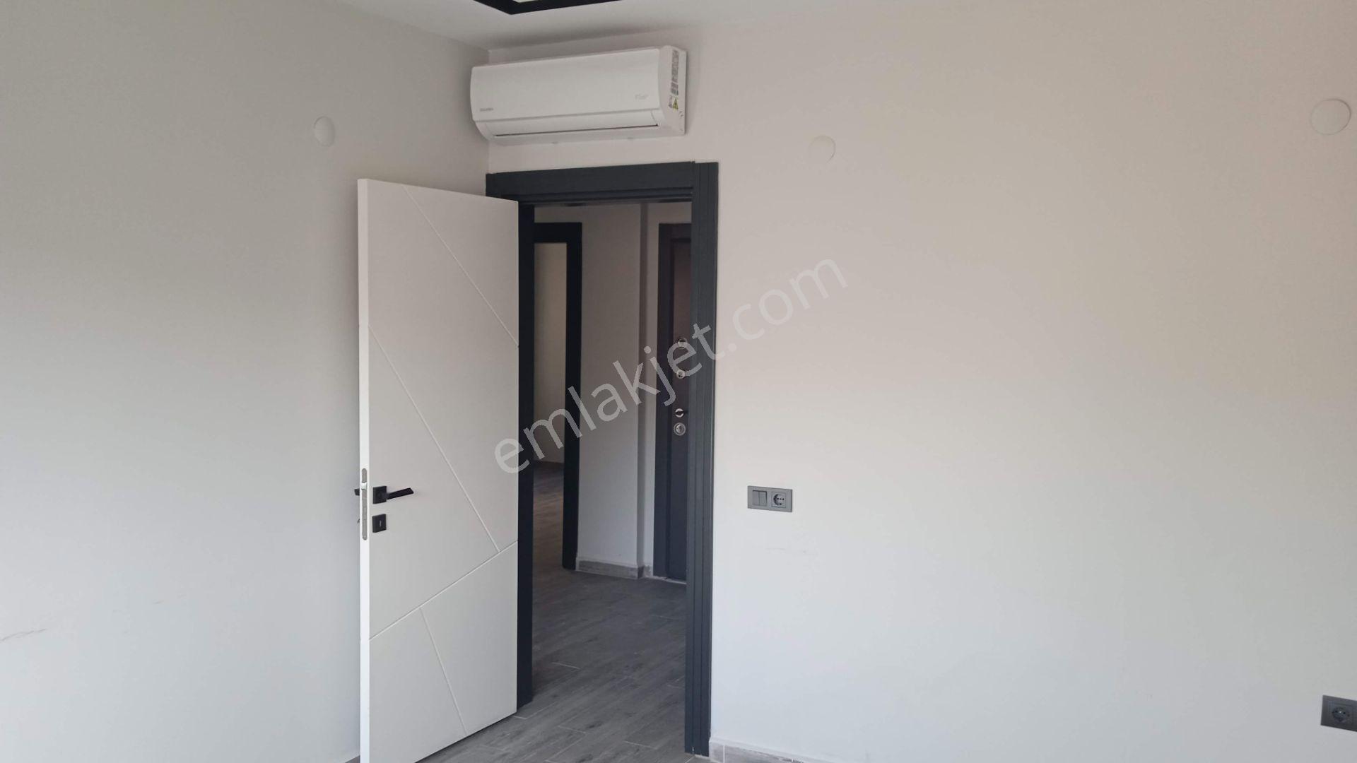 Kuşadası Merkezde Kiralık Geniş İşyeri - Görsel 31