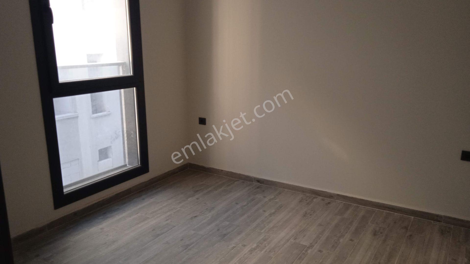Kuşadası Merkezde Kiralık Geniş İşyeri - Görsel 26