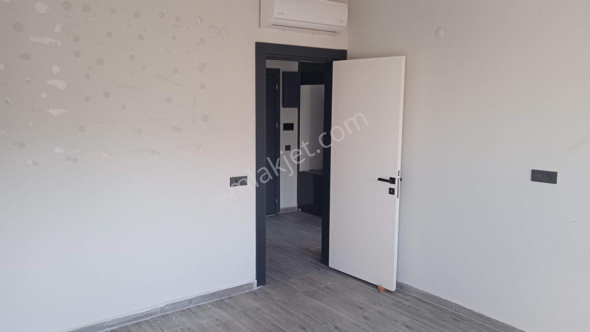 Kuşadası Merkezde Kiralık Geniş İşyeri - Görsel 21