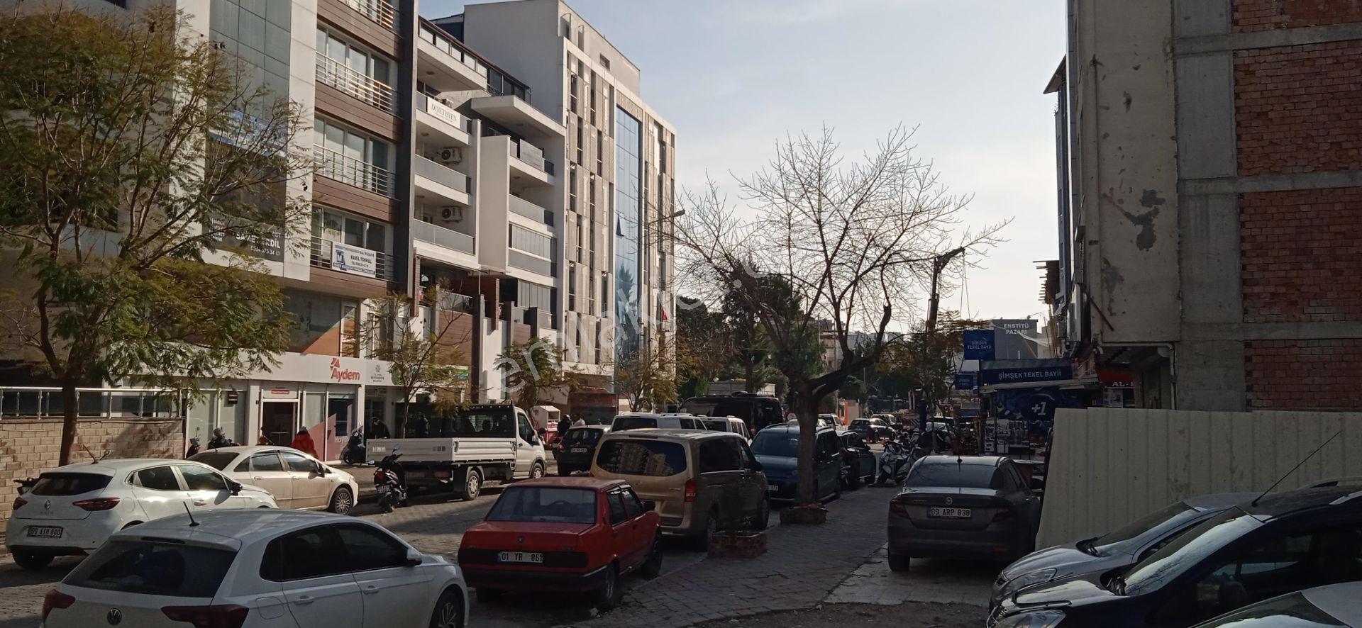 Kuşadası Merkezde Kiralık Geniş İşyeri - Görsel 10