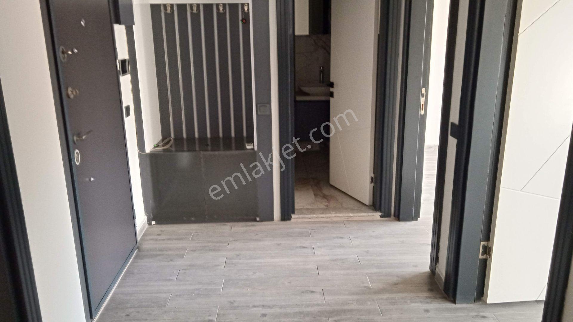 Kuşadası Merkezde Kiralık Geniş İşyeri - Görsel 25