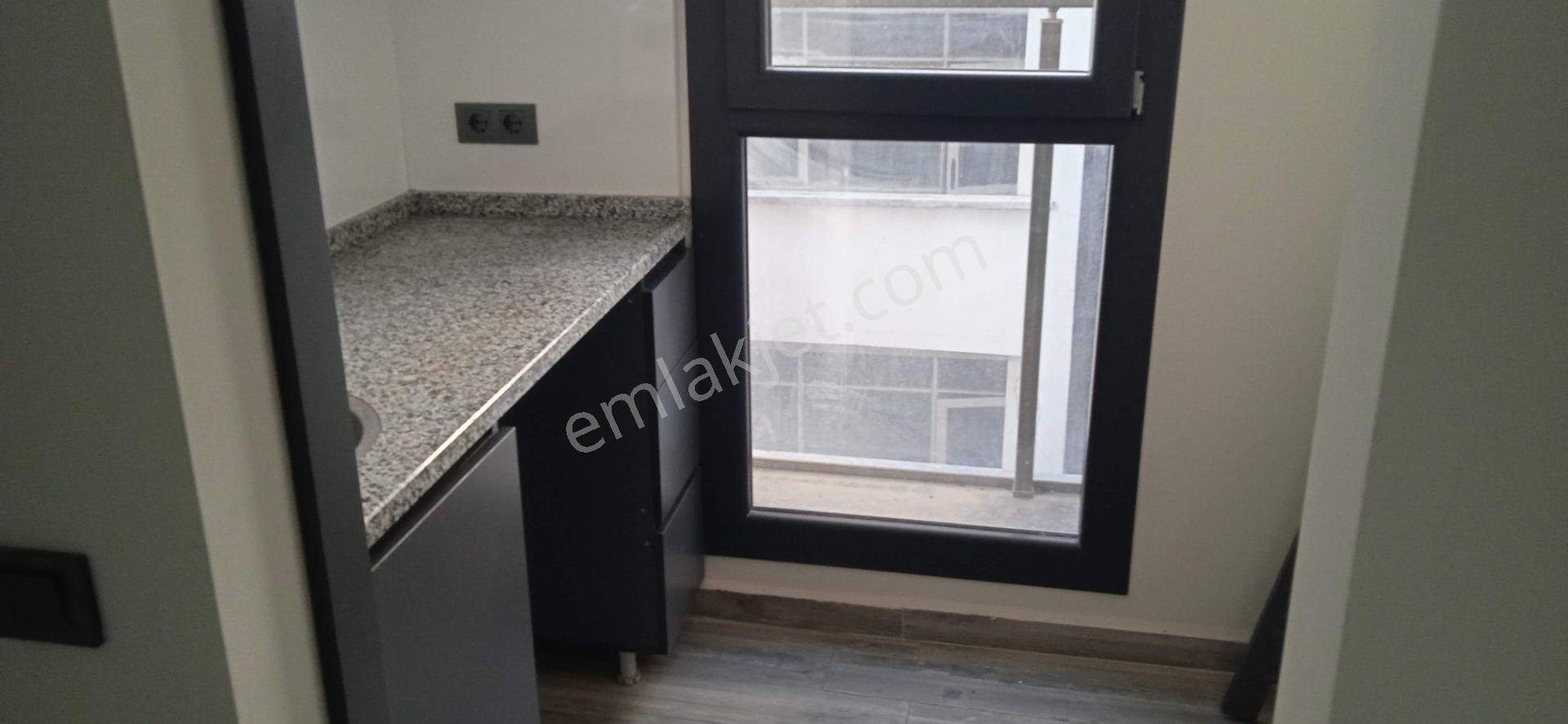 Kuşadası Merkezde Kiralık Geniş İşyeri - Görsel 14