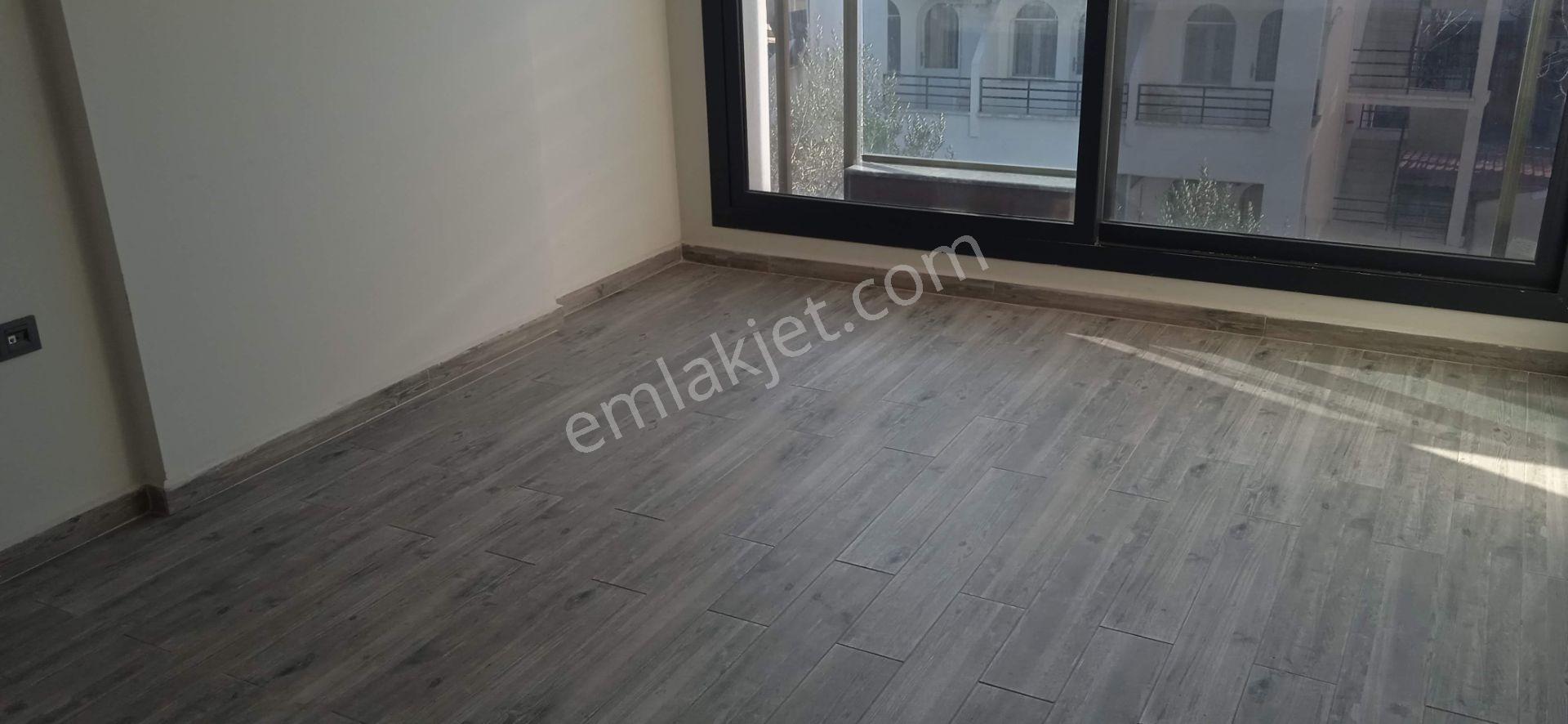 Kuşadası Merkezde Kiralık Geniş İşyeri - Görsel 17