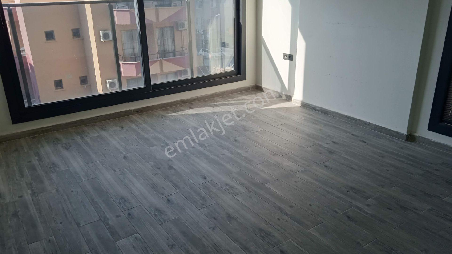 Kuşadası Merkezde Kiralık Geniş İşyeri - Görsel 29