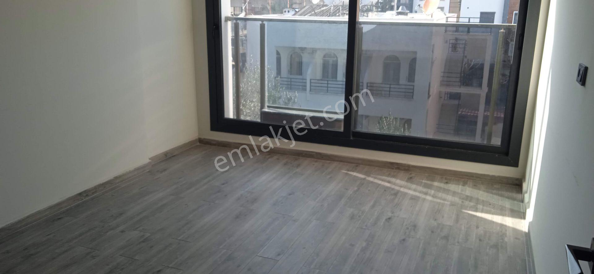 Kuşadası Merkezde Kiralık Geniş İşyeri - Görsel 19