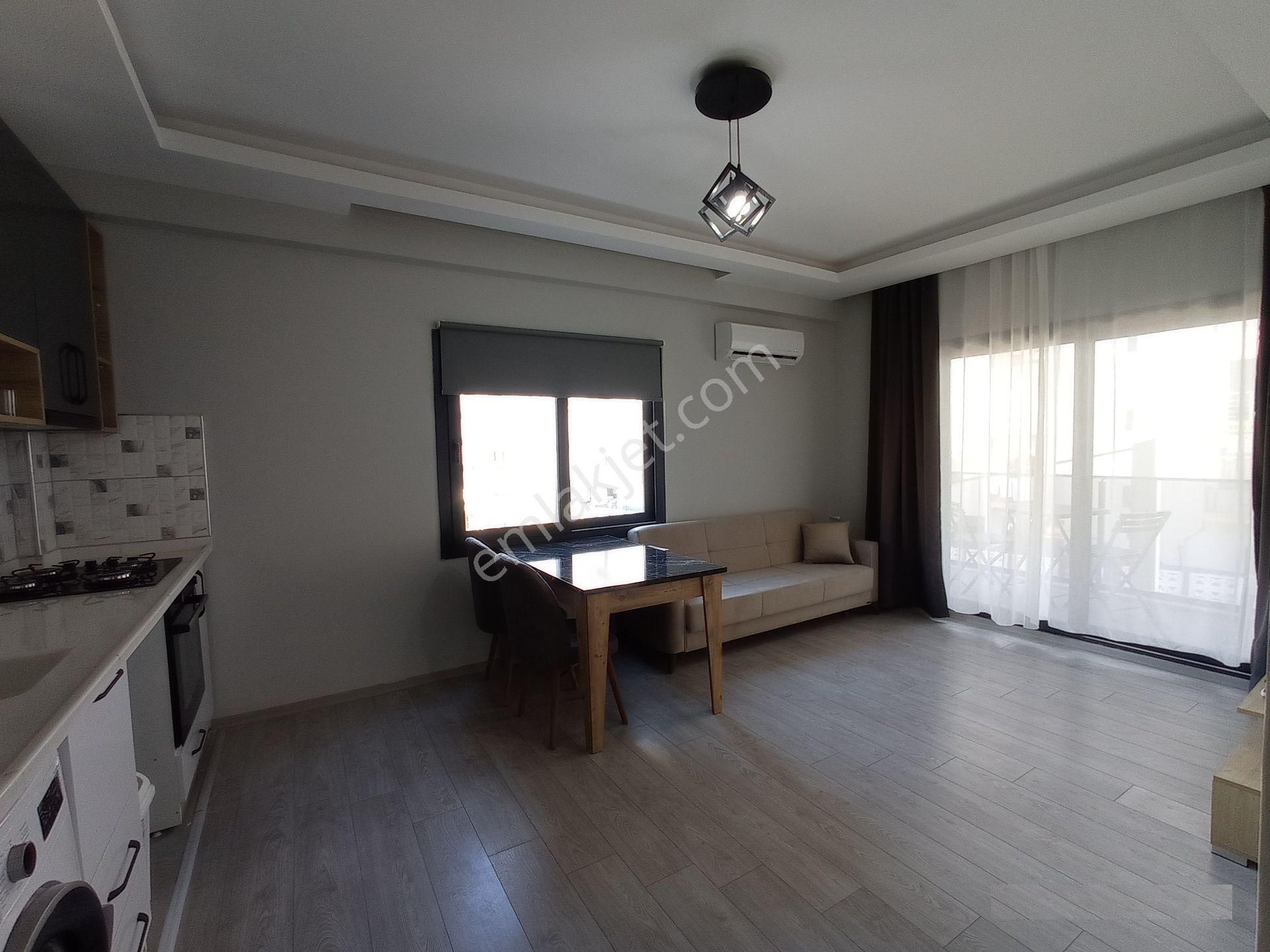 Deniz Kıyısında Havuzlu En İyi Daire 1+1