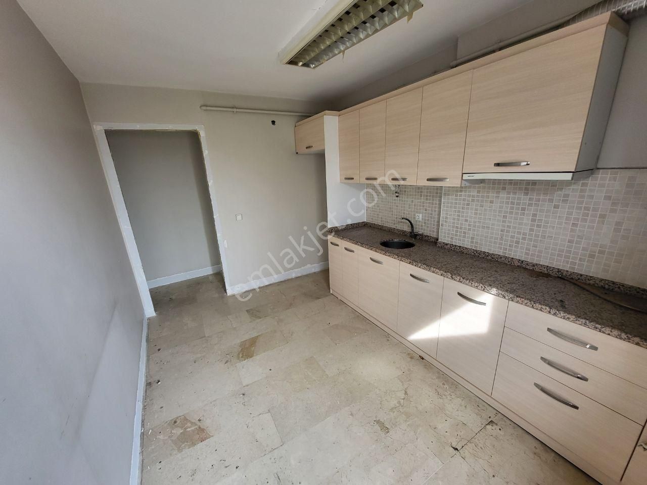 Ümraniye Merkezde, Ana Cadde Cepheli, 160m² Kiralık Dükkan - Görsel 18