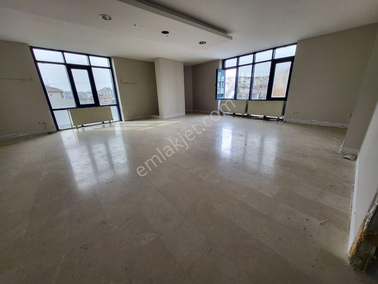 Ümraniye Merkezde, Ana Cadde Cepheli, 160m² Kiralık Dükkan - Görsel 3