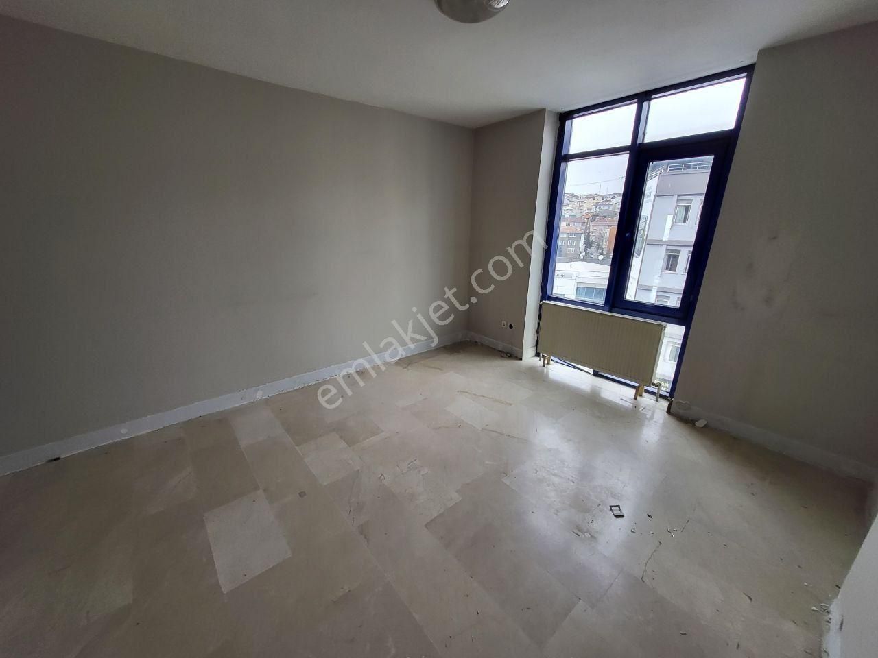 Ümraniye Merkezde, Ana Cadde Cepheli, 160m² Kiralık Dükkan - Görsel 4