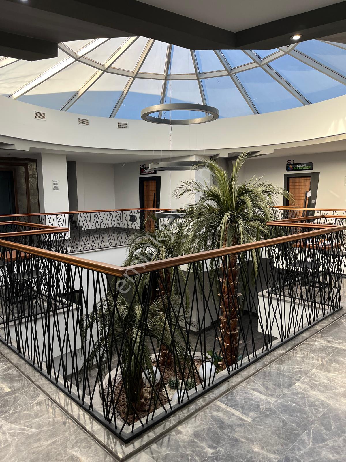 Şehir Merkezi Plazada Tam Donanımlı Modern Eşyalı Kiralık Ofis - Görsel 8