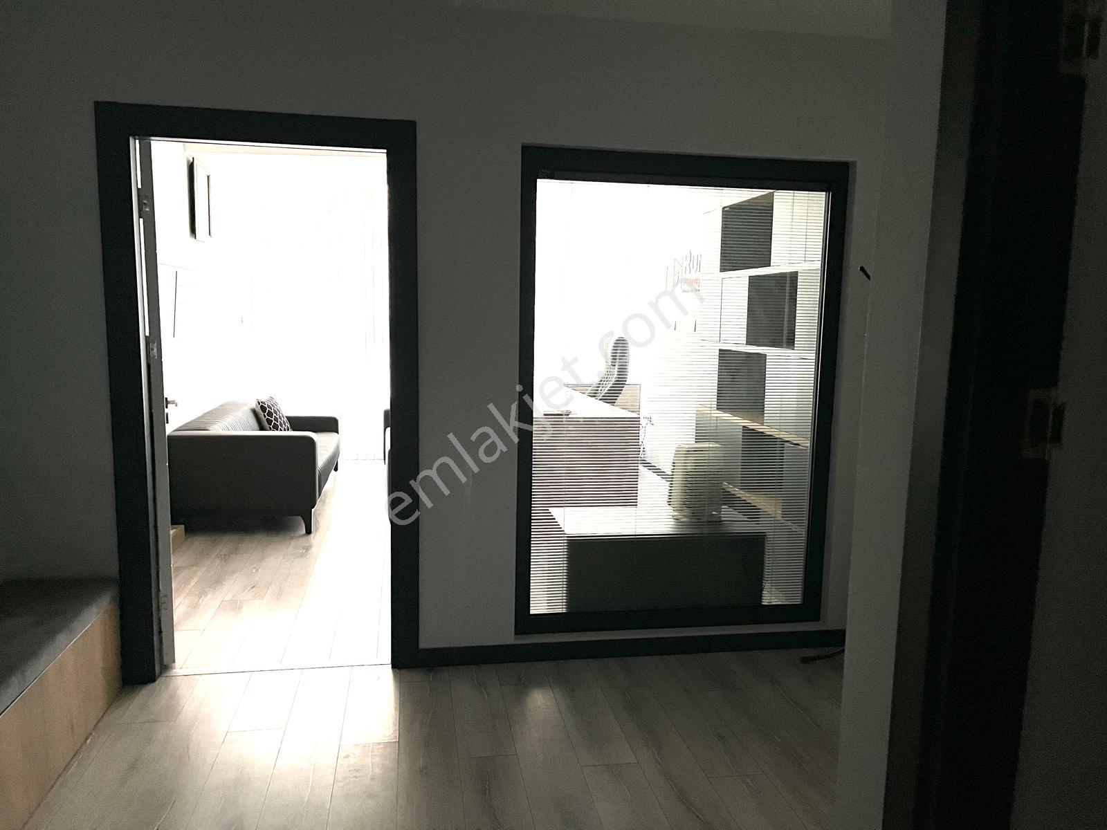 Şehir Merkezi Plazada Tam Donanımlı Modern Eşyalı Kiralık Ofis - Görsel 7