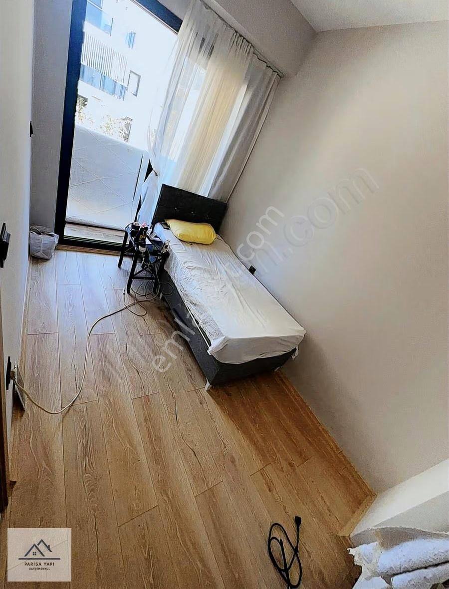 Parisa'dan Hasanağa Bahçesi Yanı D.gazlı Balkonlu Ful Eşyalı 1+1 - Görsel 2