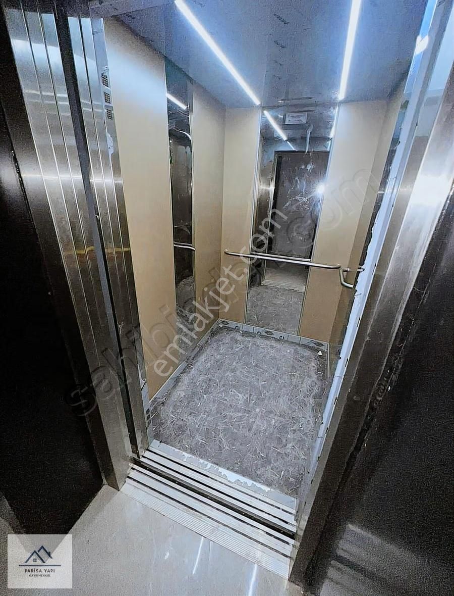 Parisa'dan Hasanağa Bahçesi Yanı D.gazlı Balkonlu Ful Eşyalı 1+1 - Görsel 17