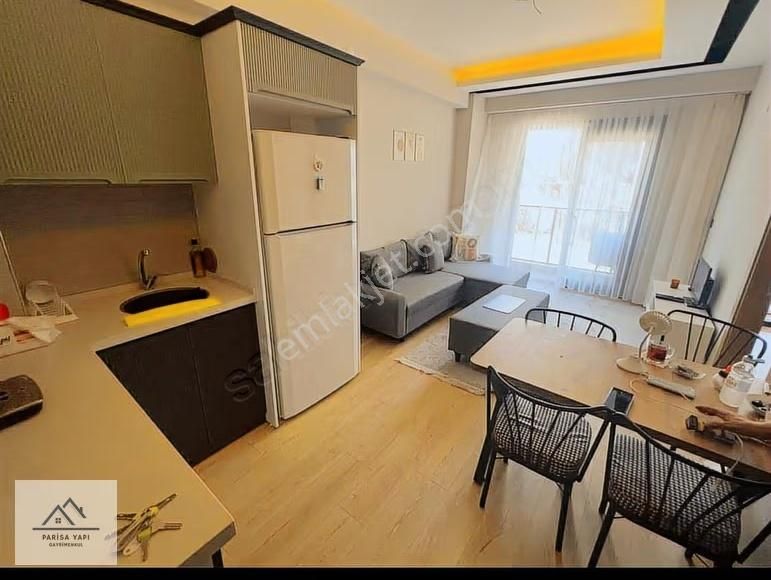 Parisa'dan Hasanağa Bahçesi Yanı D.gazlı Balkonlu Ful Eşyalı 1+1 - Görsel 3