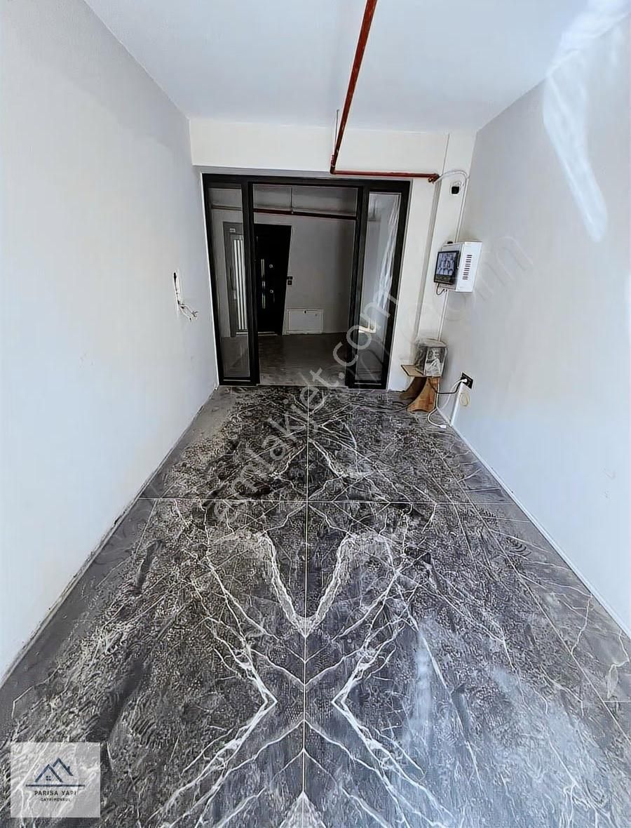 Parisa'dan Hasanağa Bahçesi Yanı D.gazlı Balkonlu Ful Eşyalı 1+1 - Görsel 23