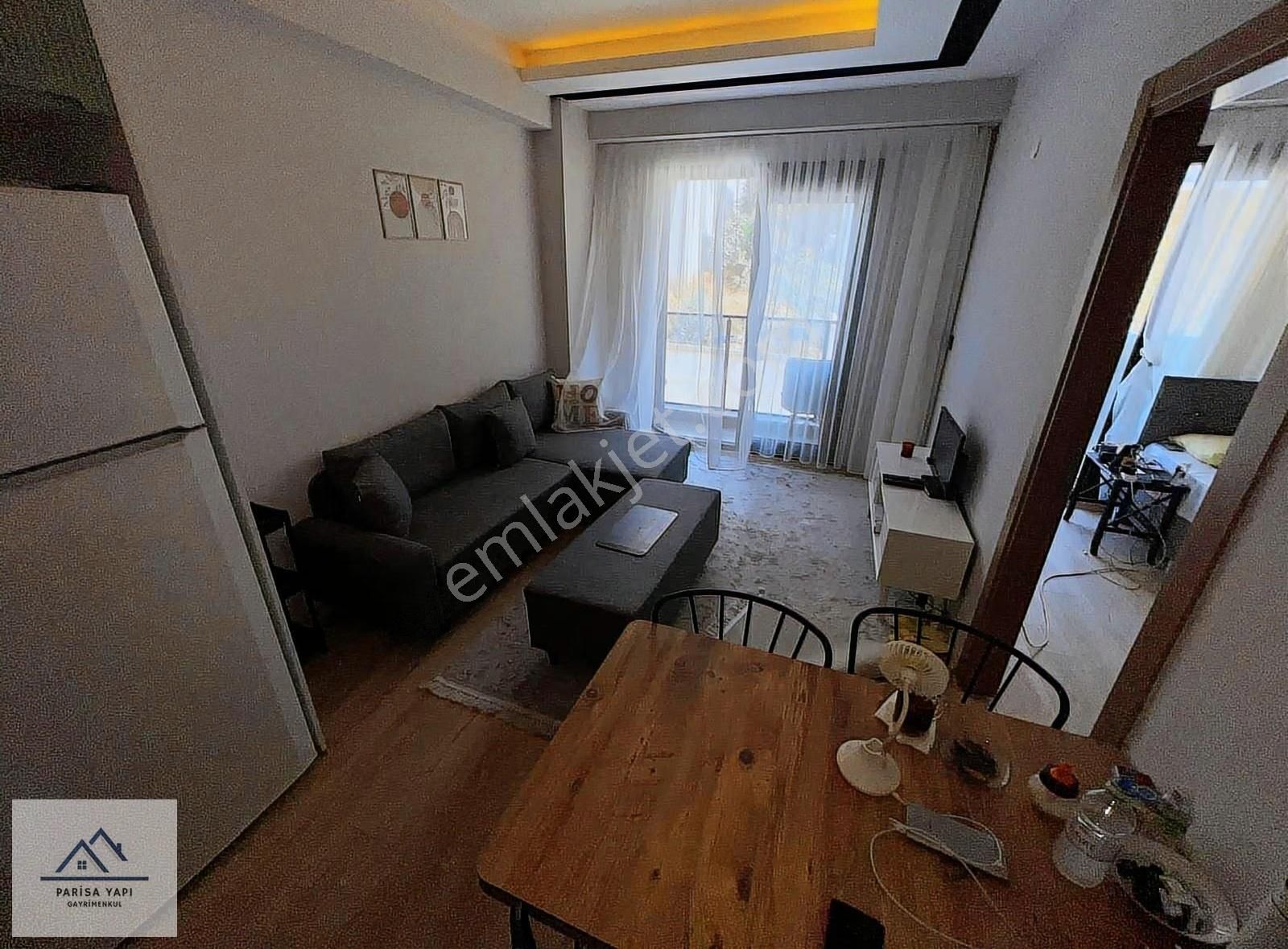 Parisa'dan Hasanağa Bahçesi Yanı D.gazlı Balkonlu Ful Eşyalı 1+1 - Görsel 8