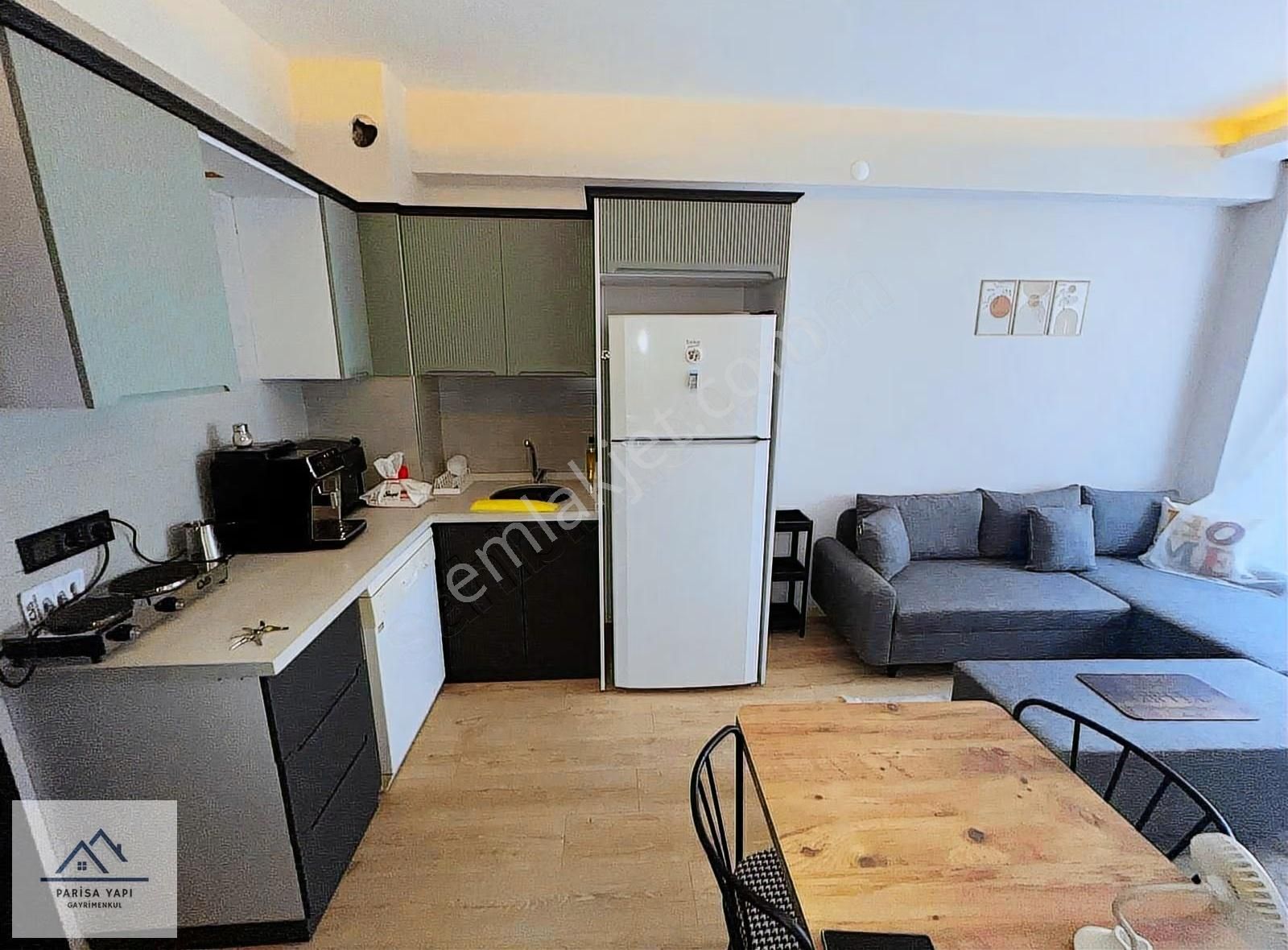 Parisa'dan Hasanağa Bahçesi Yanı D.gazlı Balkonlu Ful Eşyalı 1+1 - Görsel 20