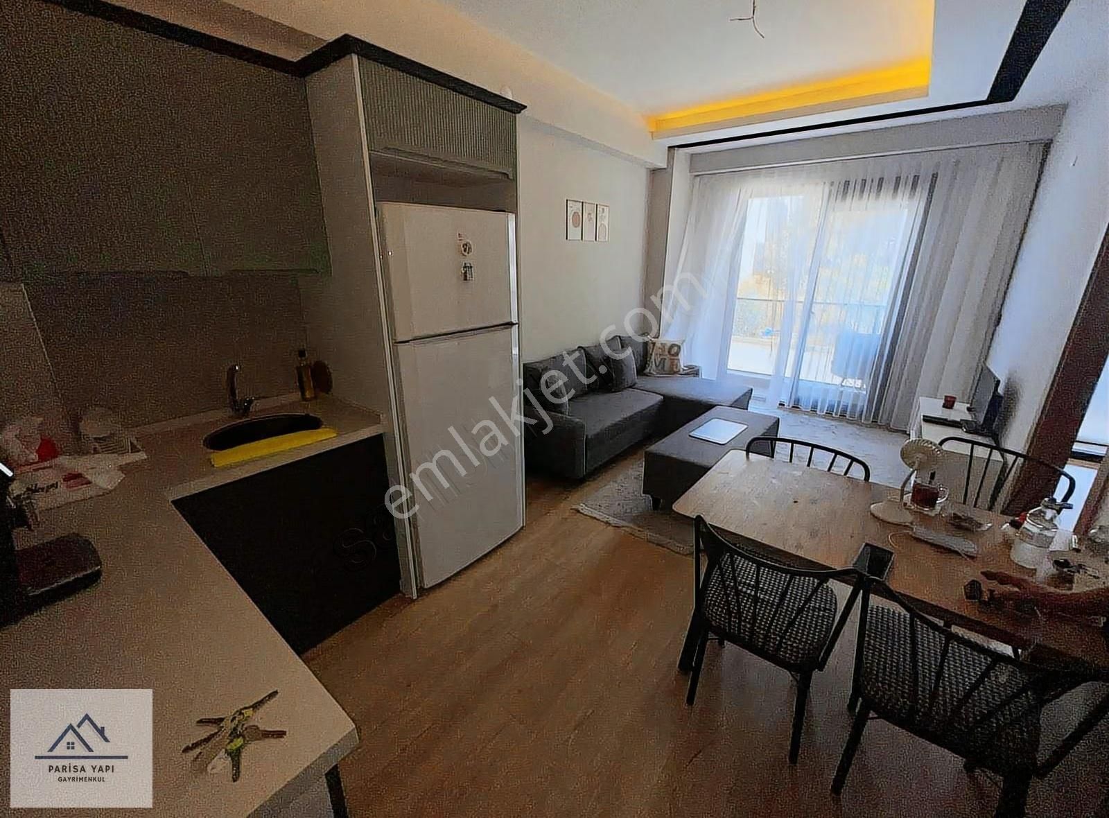 Parisa'dan Hasanağa Bahçesi Yanı D.gazlı Balkonlu Ful Eşyalı 1+1 - Görsel 12