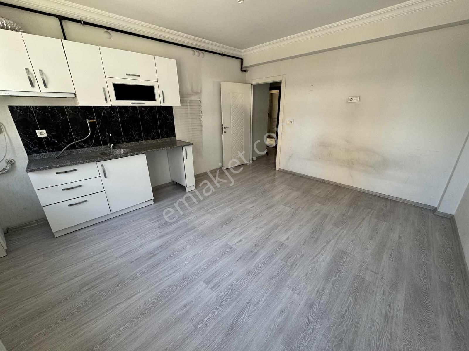 Sütlüce Mah. Eğitimciler Cadde Üstü, Asansörlü Kiralık 1+1 Daire - Görsel 8