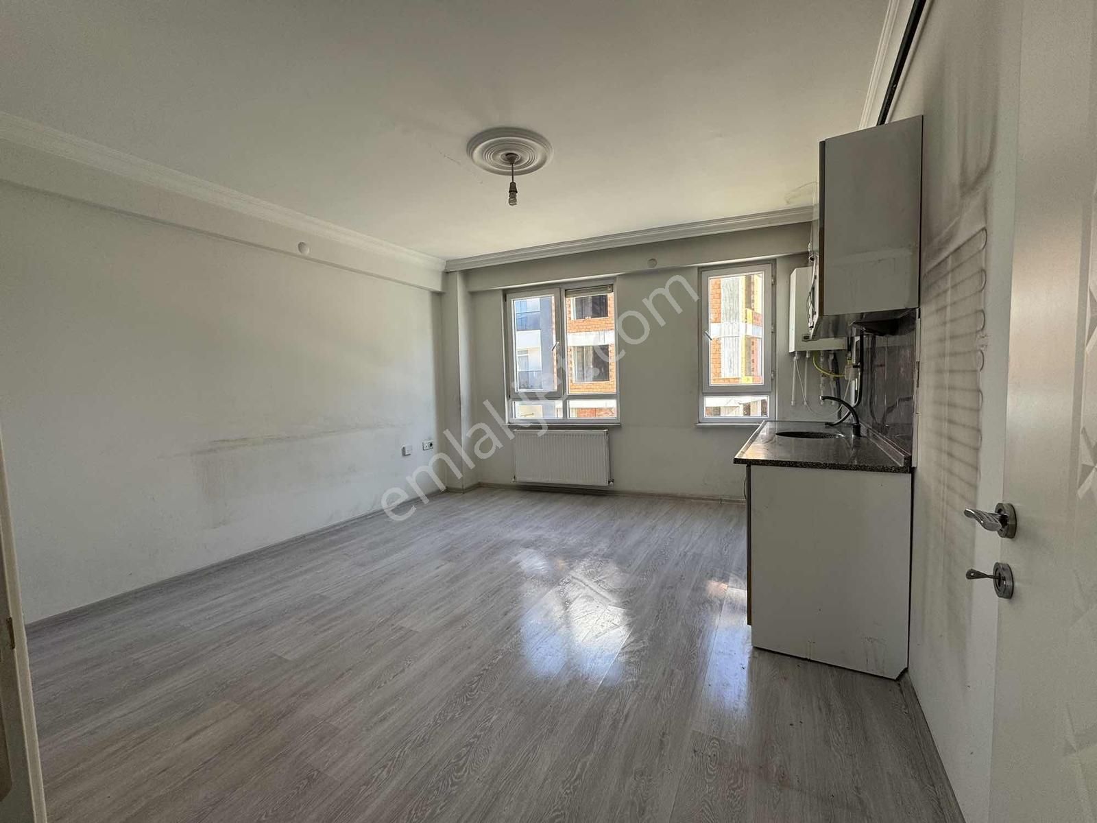 Sütlüce Mah. Eğitimciler Cadde Üstü, Asansörlü Kiralık 1+1 Daire - Görsel 2