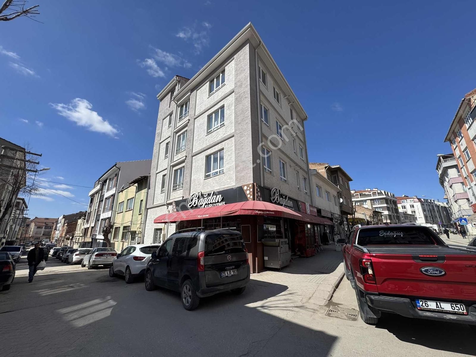 Sütlüce Mah. Eğitimciler Cadde Üstü, Asansörlü Kiralık 1+1 Daire