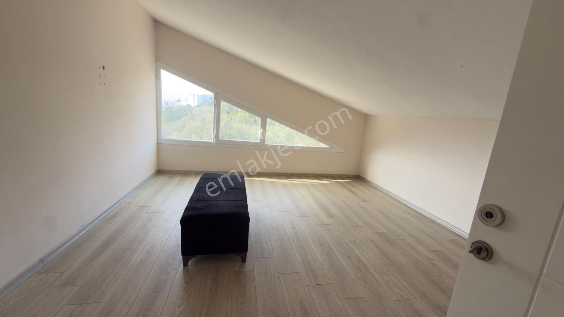 Kadınlar Denizinde Havuzlu Sitede Eşyalı 5+1 Kiralık Triplex... - Görsel 4
