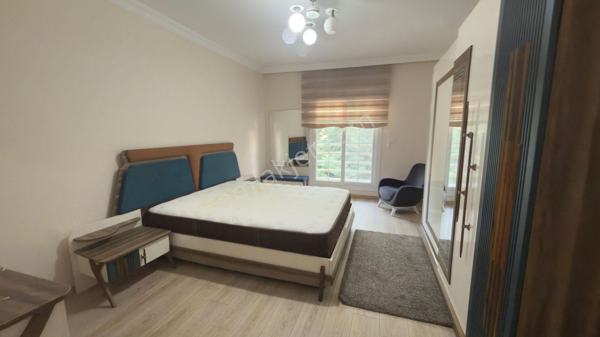 Kadınlar Denizinde Havuzlu Sitede Eşyalı 5+1 Kiralık Triplex... - Görsel 13
