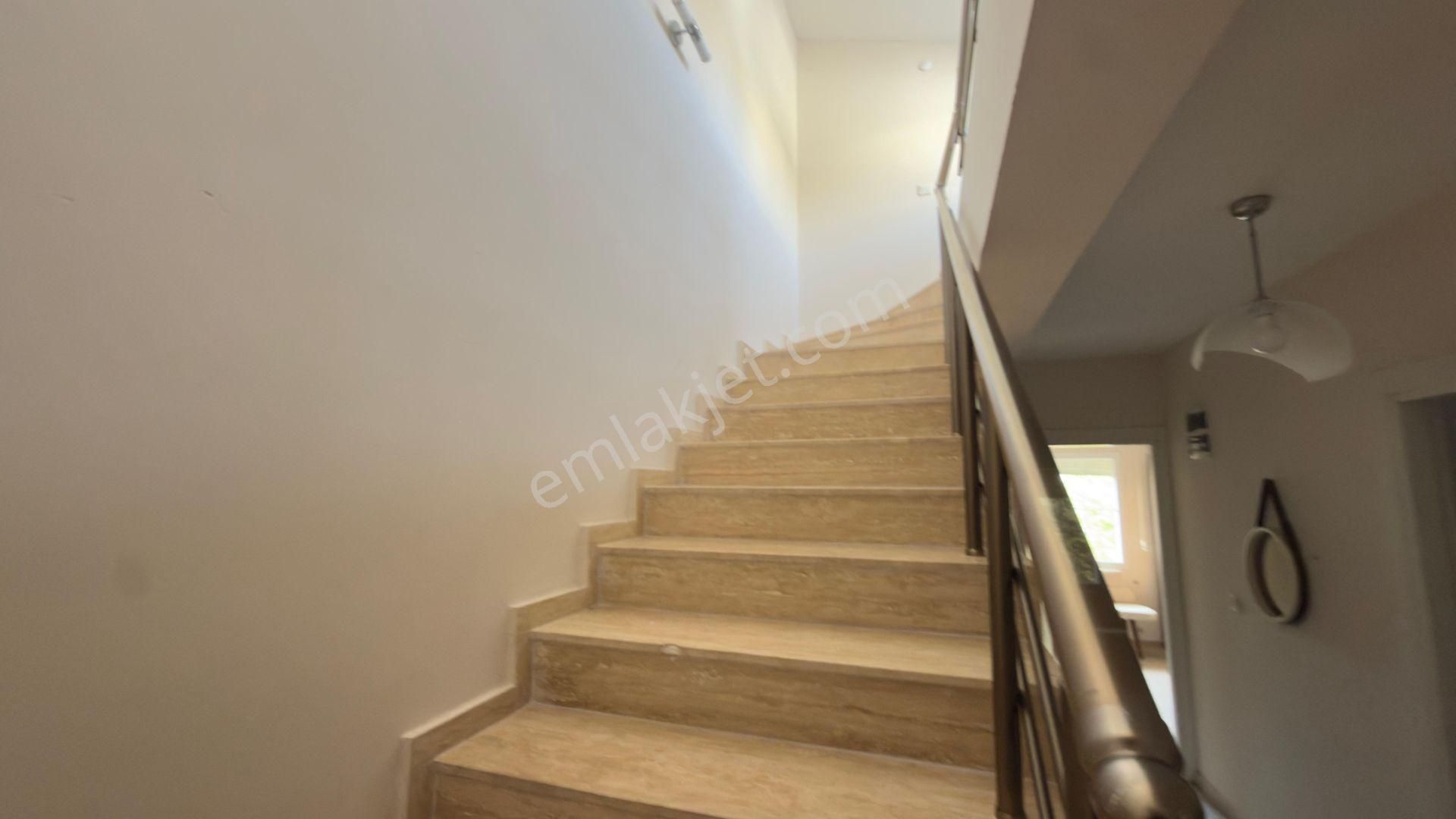 Kadınlar Denizinde Havuzlu Sitede Eşyalı 5+1 Kiralık Triplex... - Görsel 8