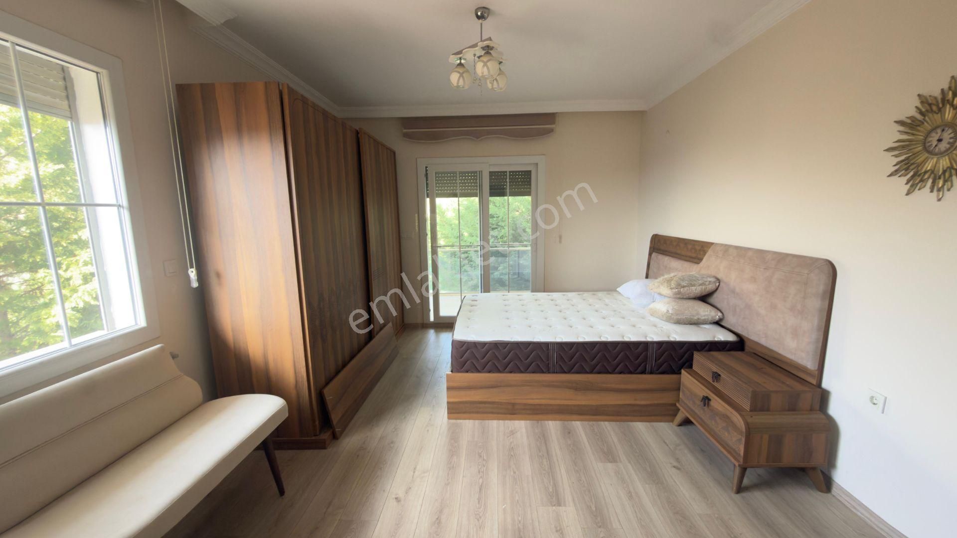 Kadınlar Denizinde Havuzlu Sitede Eşyalı 5+1 Kiralık Triplex... - Görsel 15
