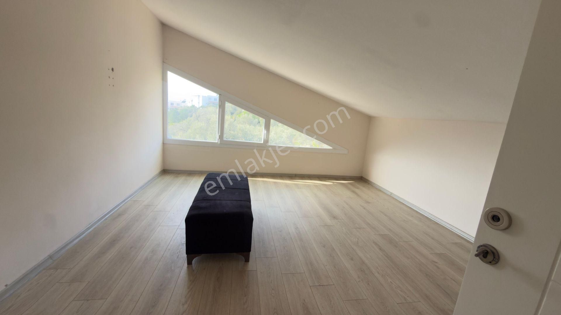 Kadınlar Denizinde Havuzlu Sitede Eşyalı 5+1 Kiralık Triplex... - Görsel 3