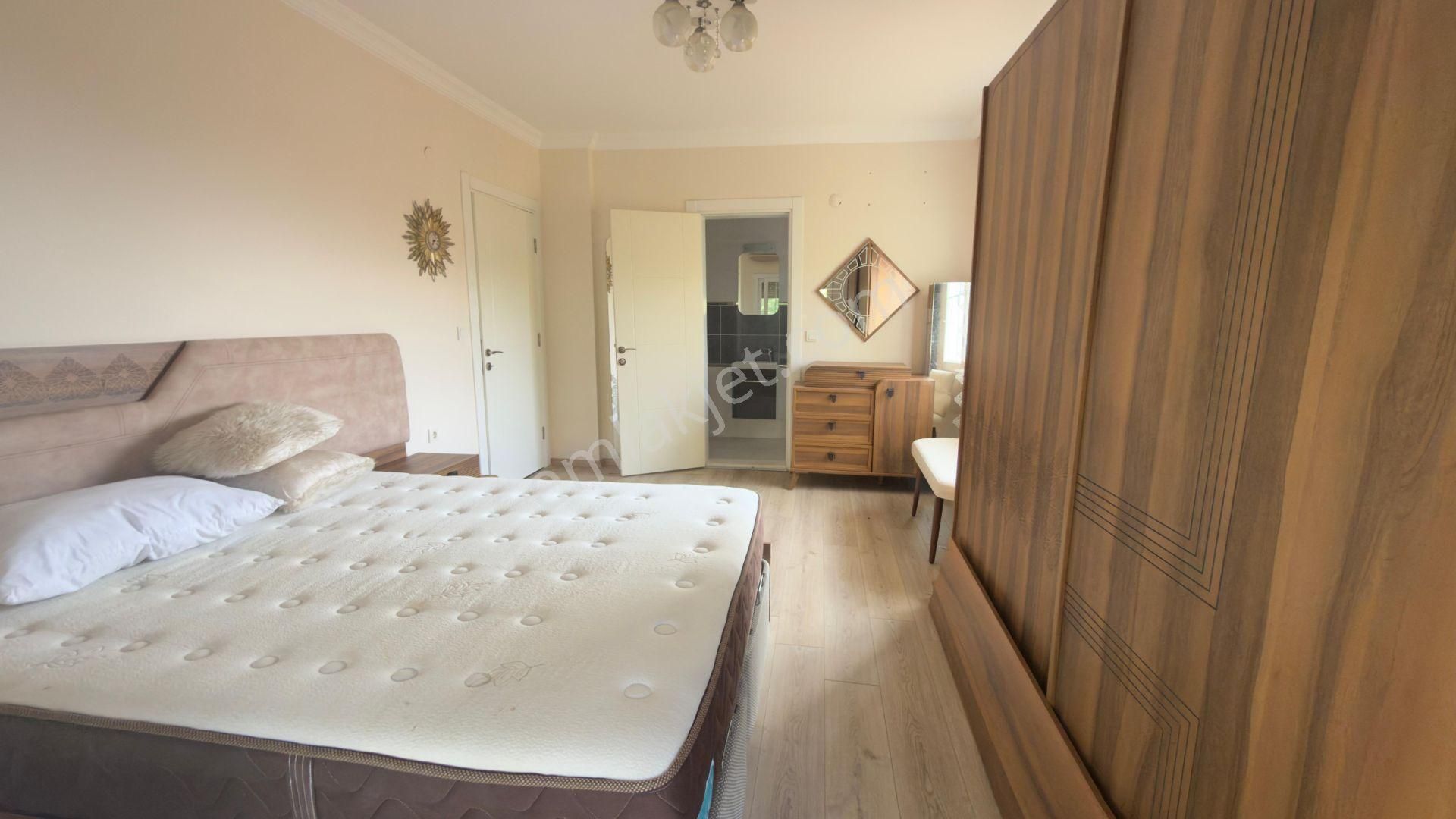 Kadınlar Denizinde Havuzlu Sitede Eşyalı 5+1 Kiralık Triplex... - Görsel 17