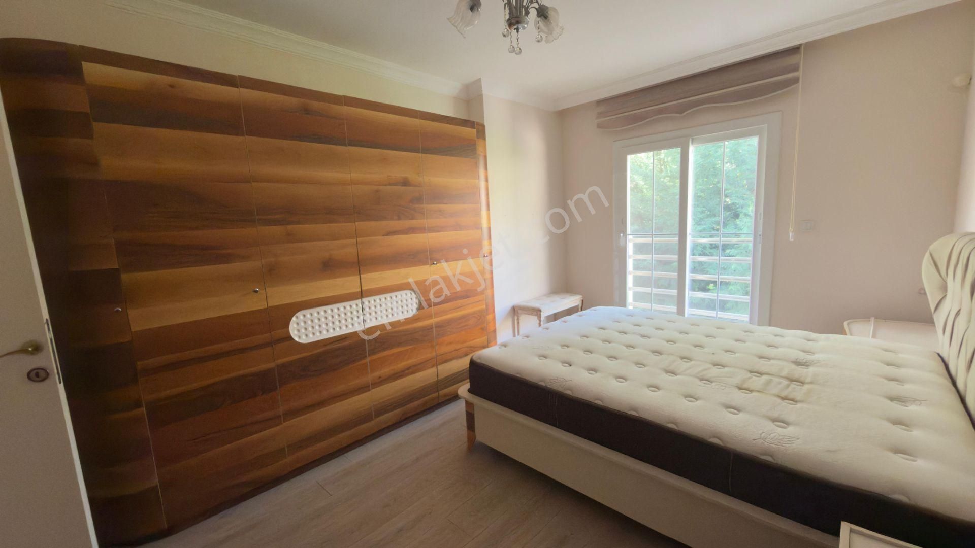 Kadınlar Denizinde Havuzlu Sitede Eşyalı 5+1 Kiralık Triplex... - Görsel 11