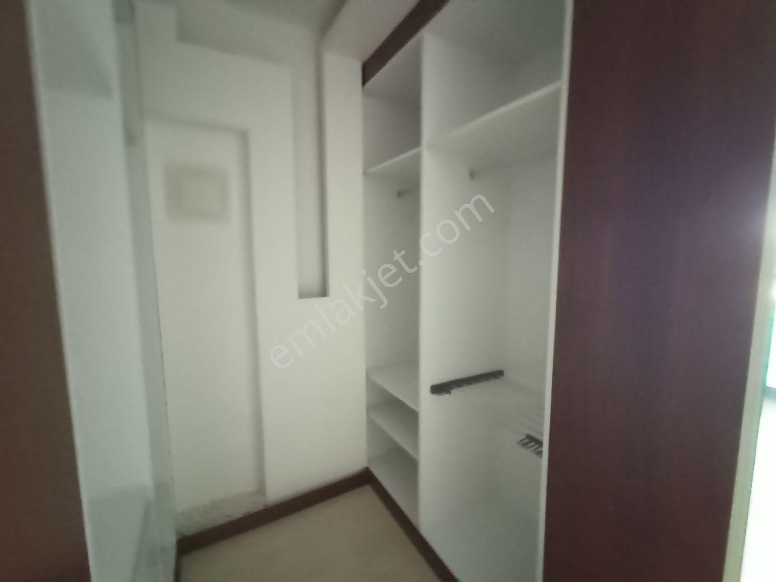 Kuşadası'nda Güvenlikli Havuzlu Sitede Bahçe Katı Daire - Görsel 18