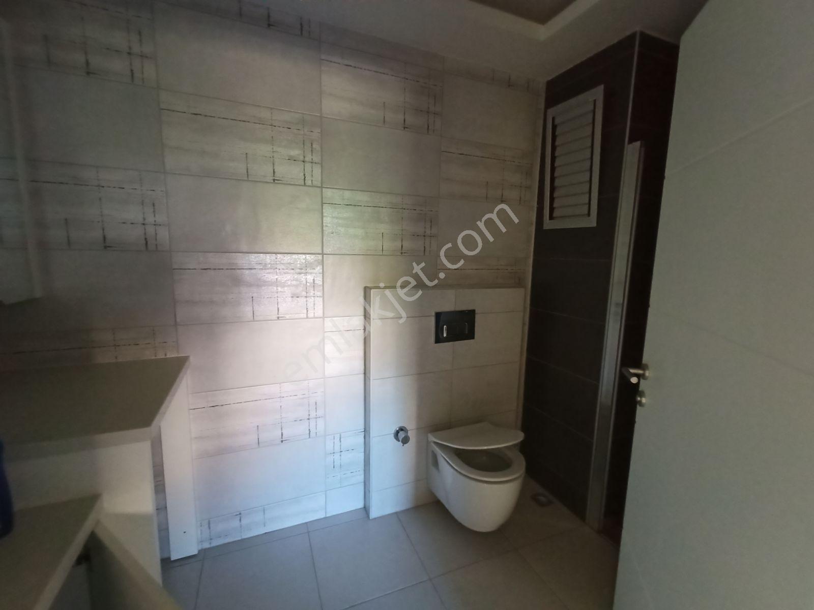 Kuşadası'nda Güvenlikli Havuzlu Sitede Bahçe Katı Daire - Görsel 21