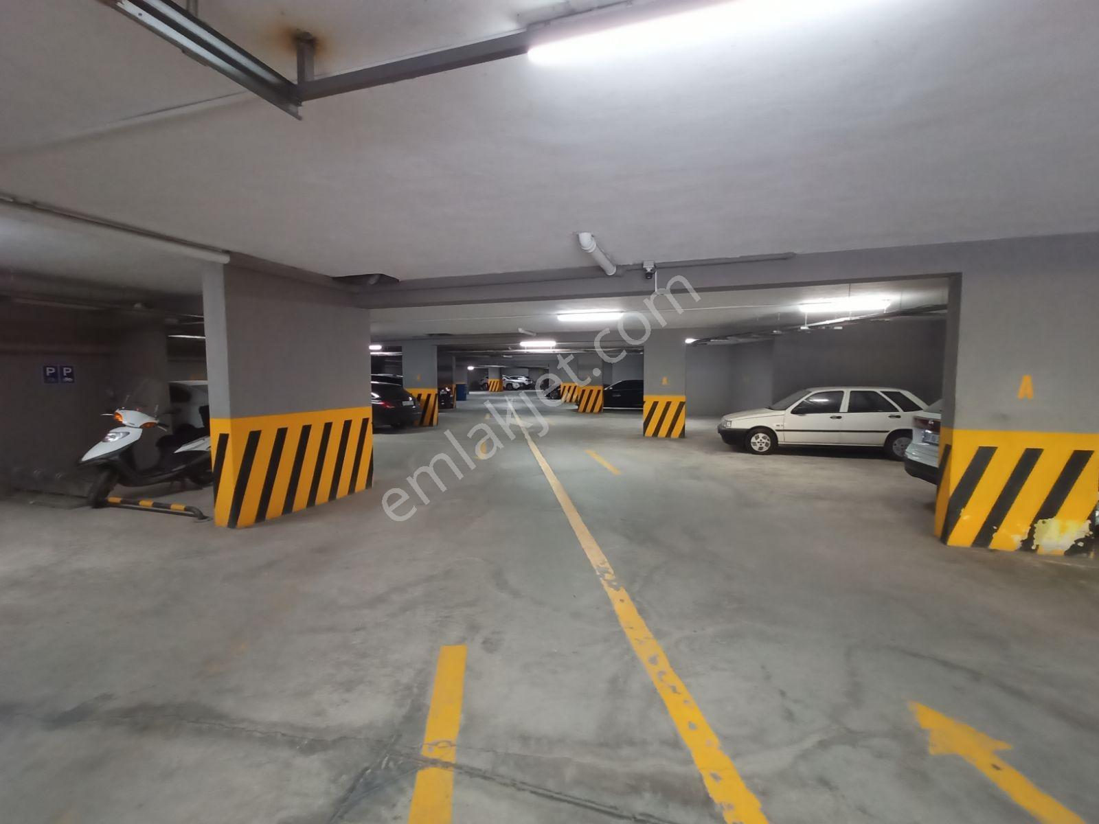 Kuşadası'nda Güvenlikli Havuzlu Sitede Bahçe Katı Daire - Görsel 27