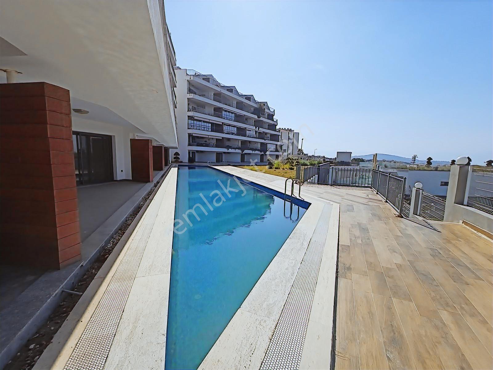 Kuşadası'nda Güvenlikli Havuzlu Sitede Bahçe Katı Daire - Görsel 24