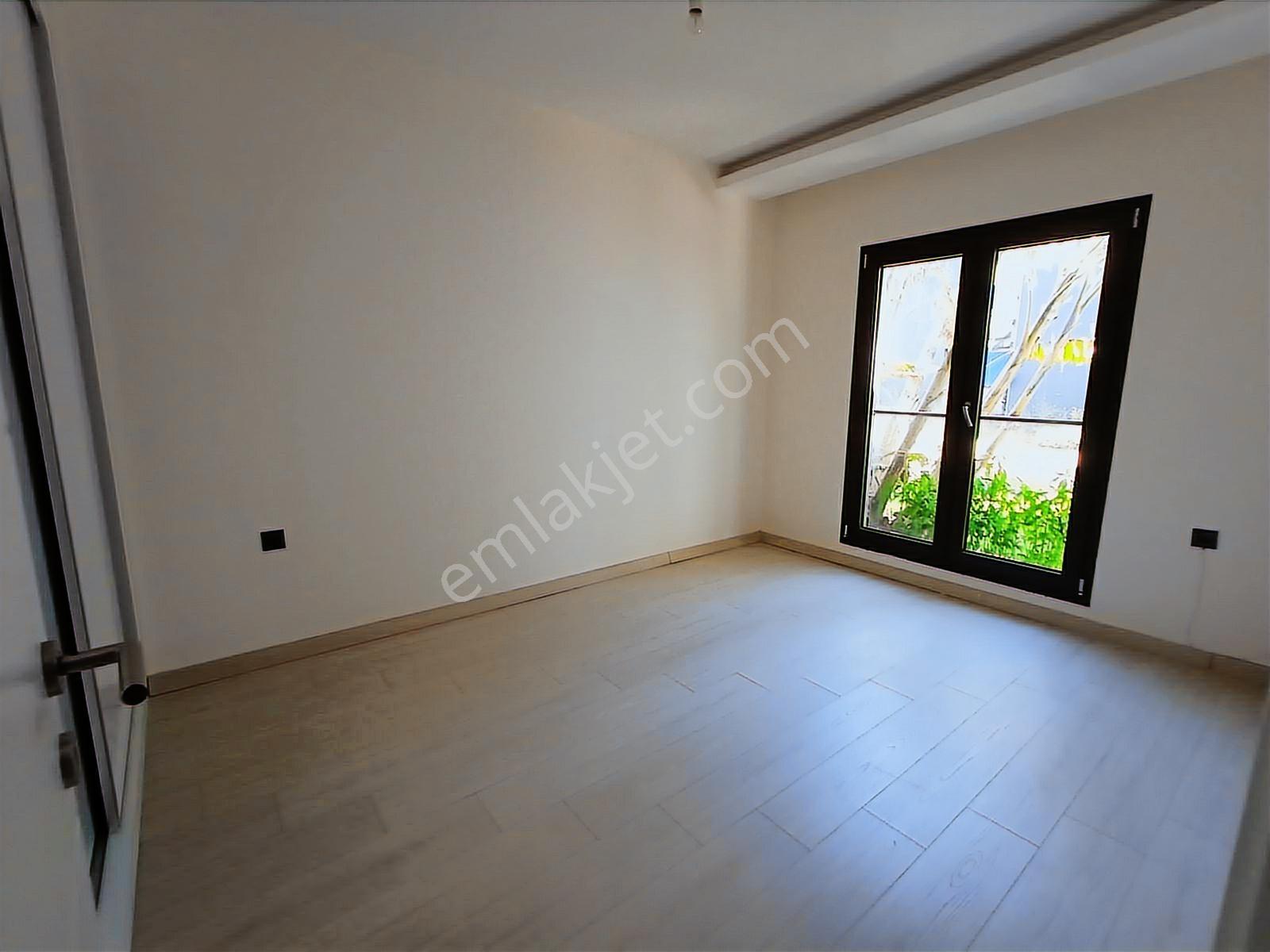 Kuşadası'nda Güvenlikli Havuzlu Sitede Bahçe Katı Daire - Görsel 14