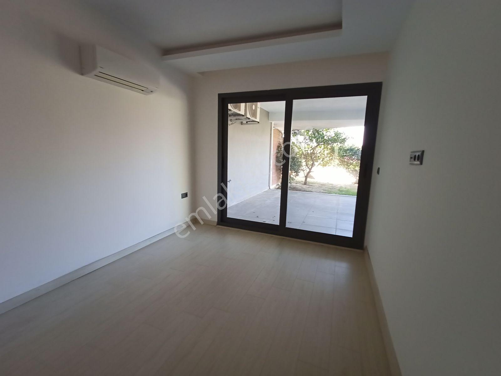 Kuşadası'nda Güvenlikli Havuzlu Sitede Bahçe Katı Daire - Görsel 22