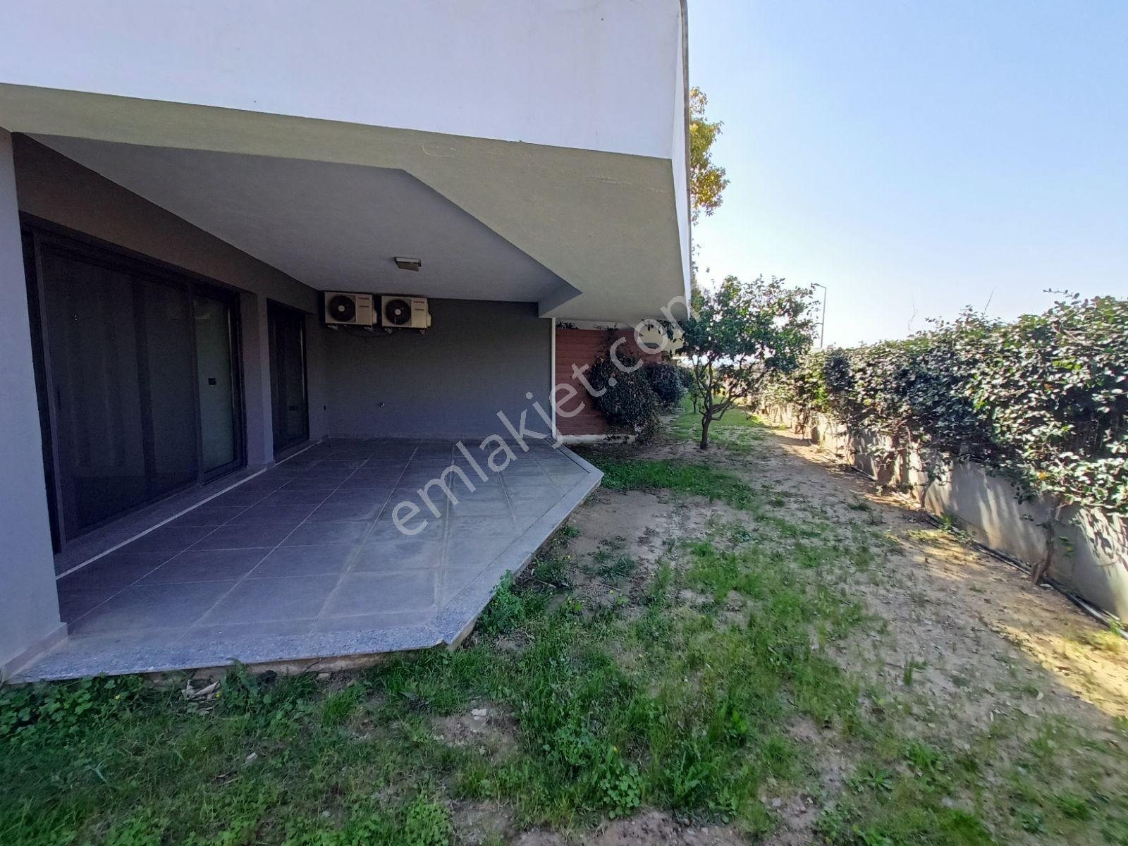 Kuşadası'nda Güvenlikli Havuzlu Sitede Bahçe Katı Daire - Görsel 6